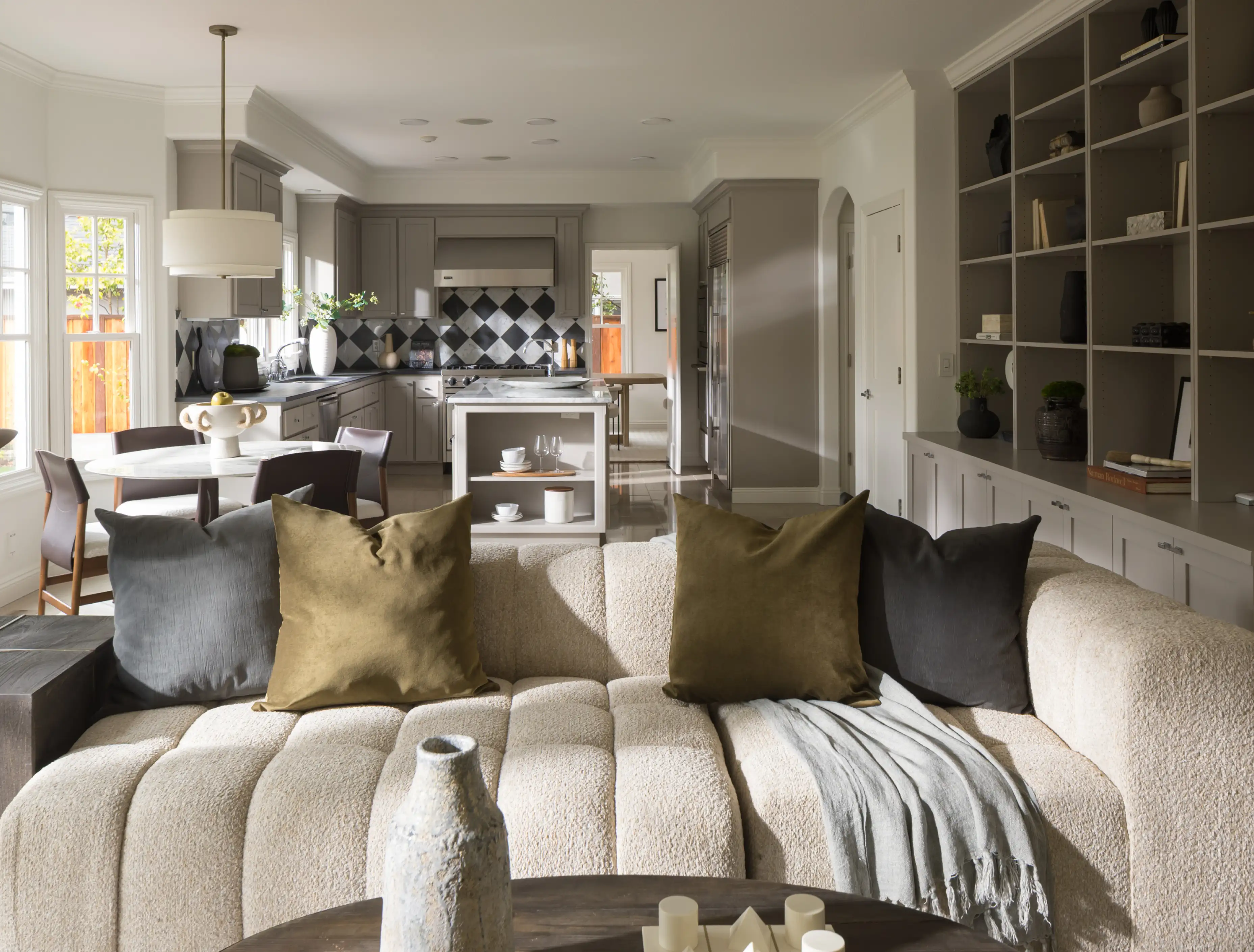 776 Cambridge family room and kitchen